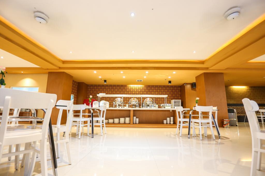 Sylvia Hotel Kupang Kupang  Esterno foto